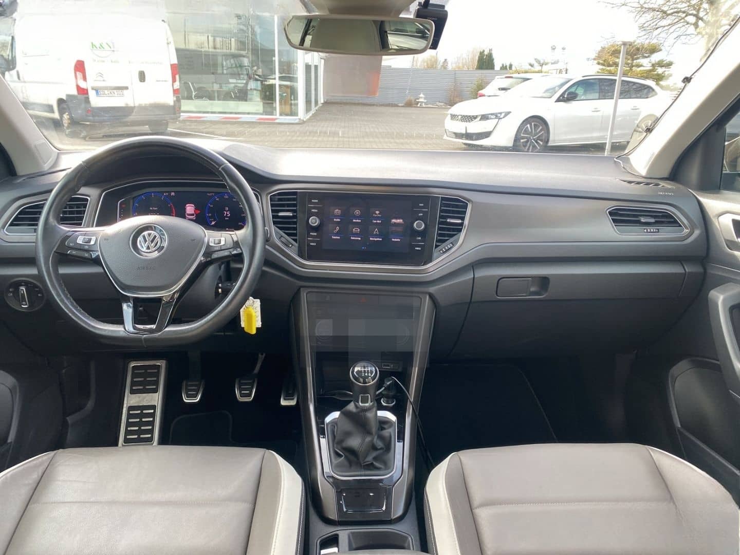 Volkswagen T-Roc 1.5 TSI Style LED ACC Leder Sposi Pano Vir foto 8