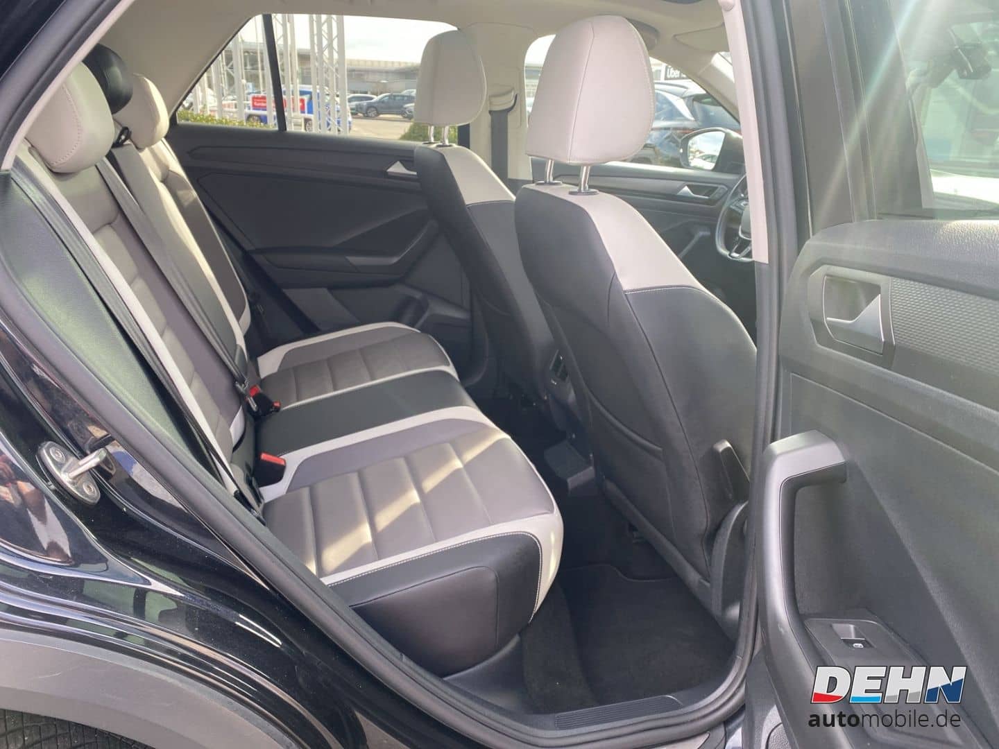 Volkswagen T-Roc 1.5 TSI Style LED ACC Leder Sposi Pano Vir foto 9