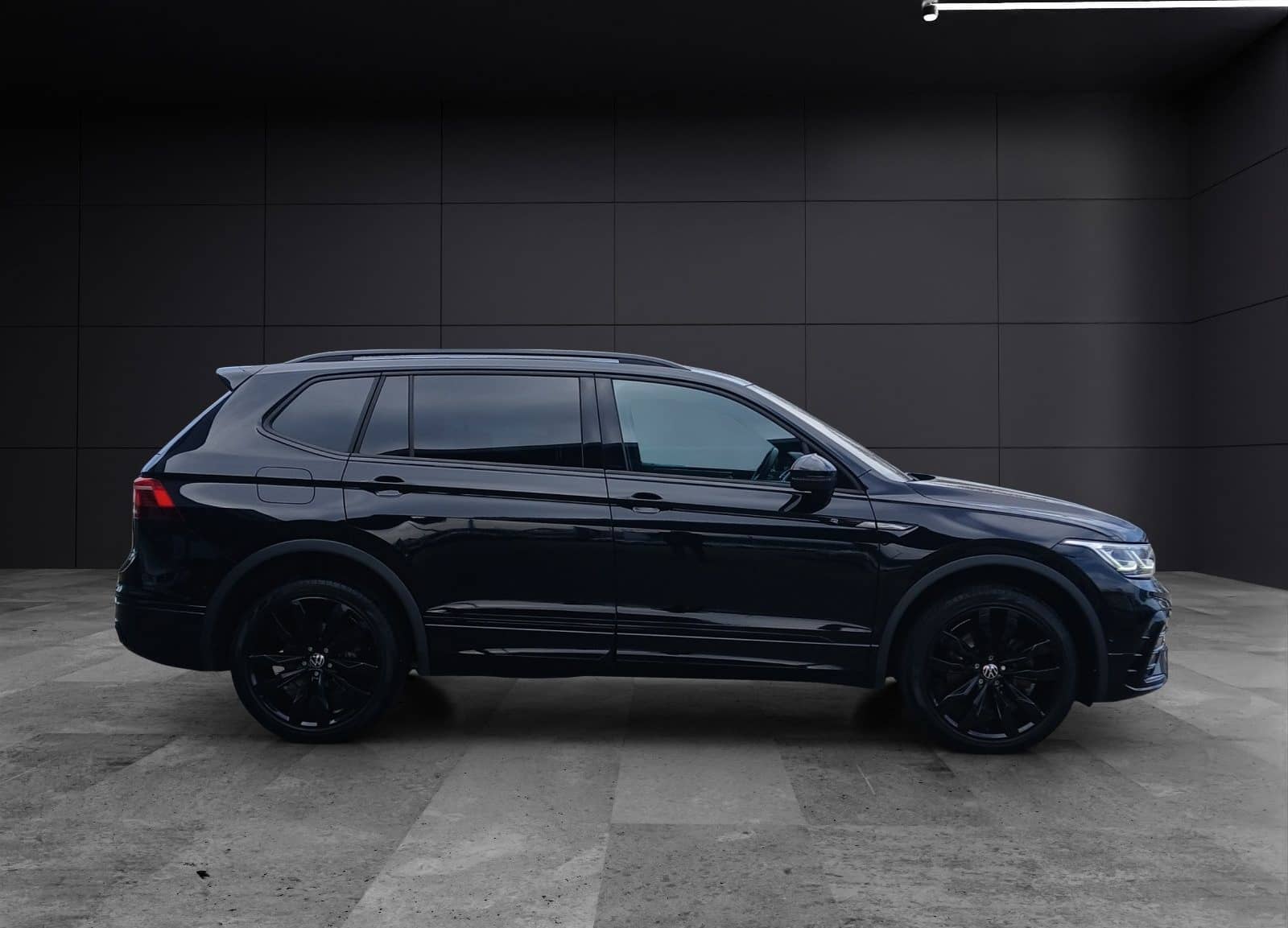 Volkswagen Tiguan Allspace TSI R-Line DSG 4M Matrix AHK Nav foto 6