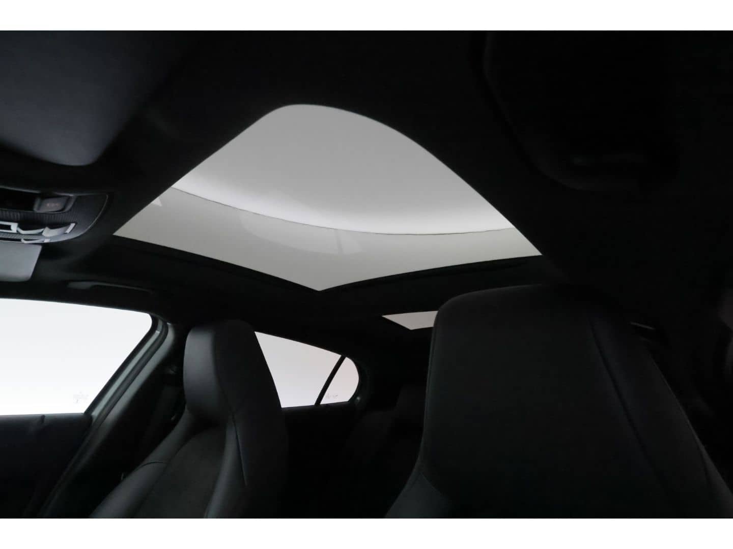 Mercedes-Benz GLA 200 7G-DCT AMG Line+LED+PANO+KAMERA+TEMPO foto 20