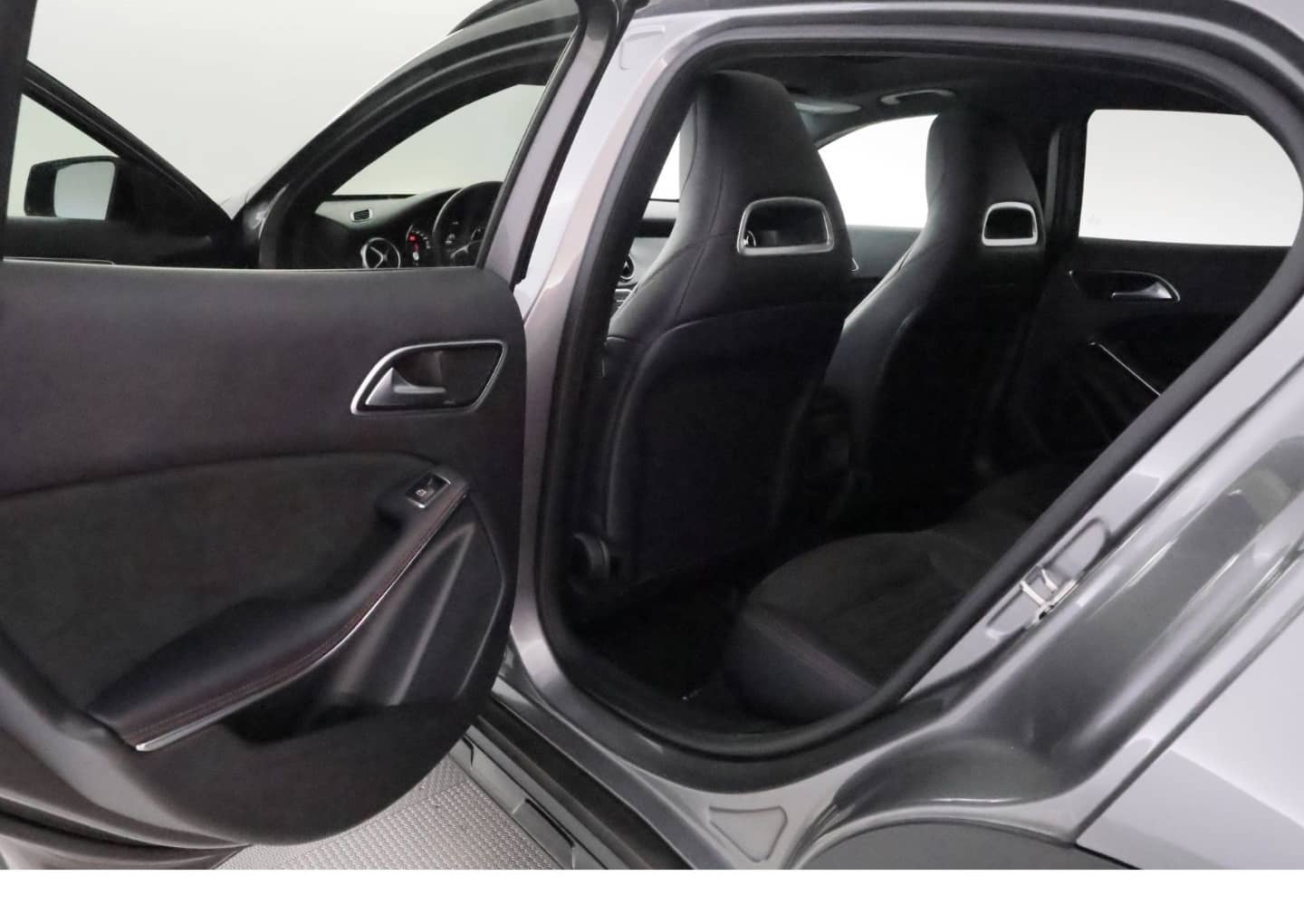 Mercedes-Benz GLA 200 7G-DCT AMG Line+LED+PANO+KAMERA+TEMPO foto 21