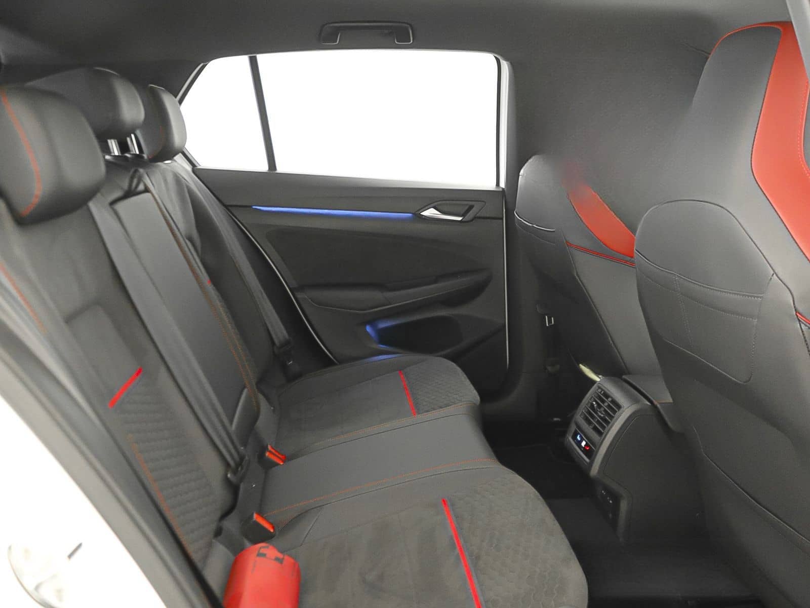 Volkswagen Golf VIII GTI Clubsport 2.0 TSI LED Navi ParkPil foto 15