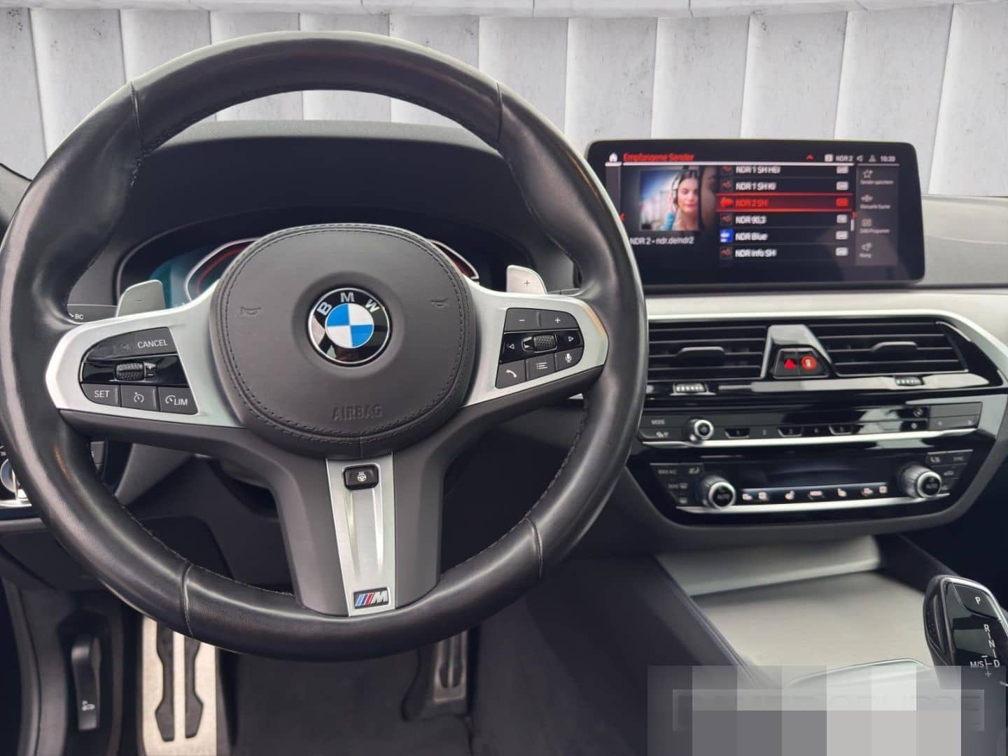 BMW 530 dAT M SPORT LASER HUD PANO KAMERA KEYLESS foto 15