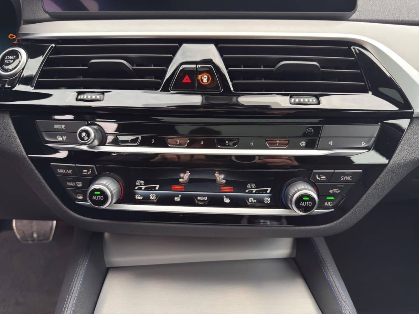 BMW 530 dAT M SPORT LASER HUD PANO KAMERA KEYLESS foto 16