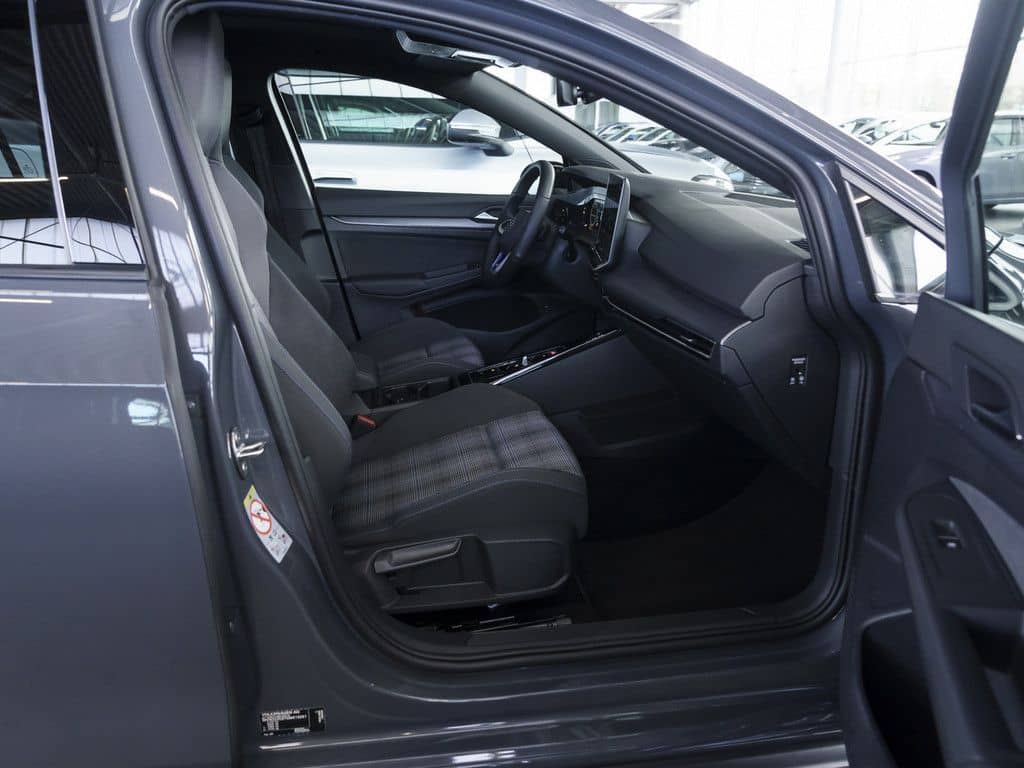 Volkswagen Golf VIII GTE 1,5 l eHybrid DSG ACC PANO HUD SHZ foto 3