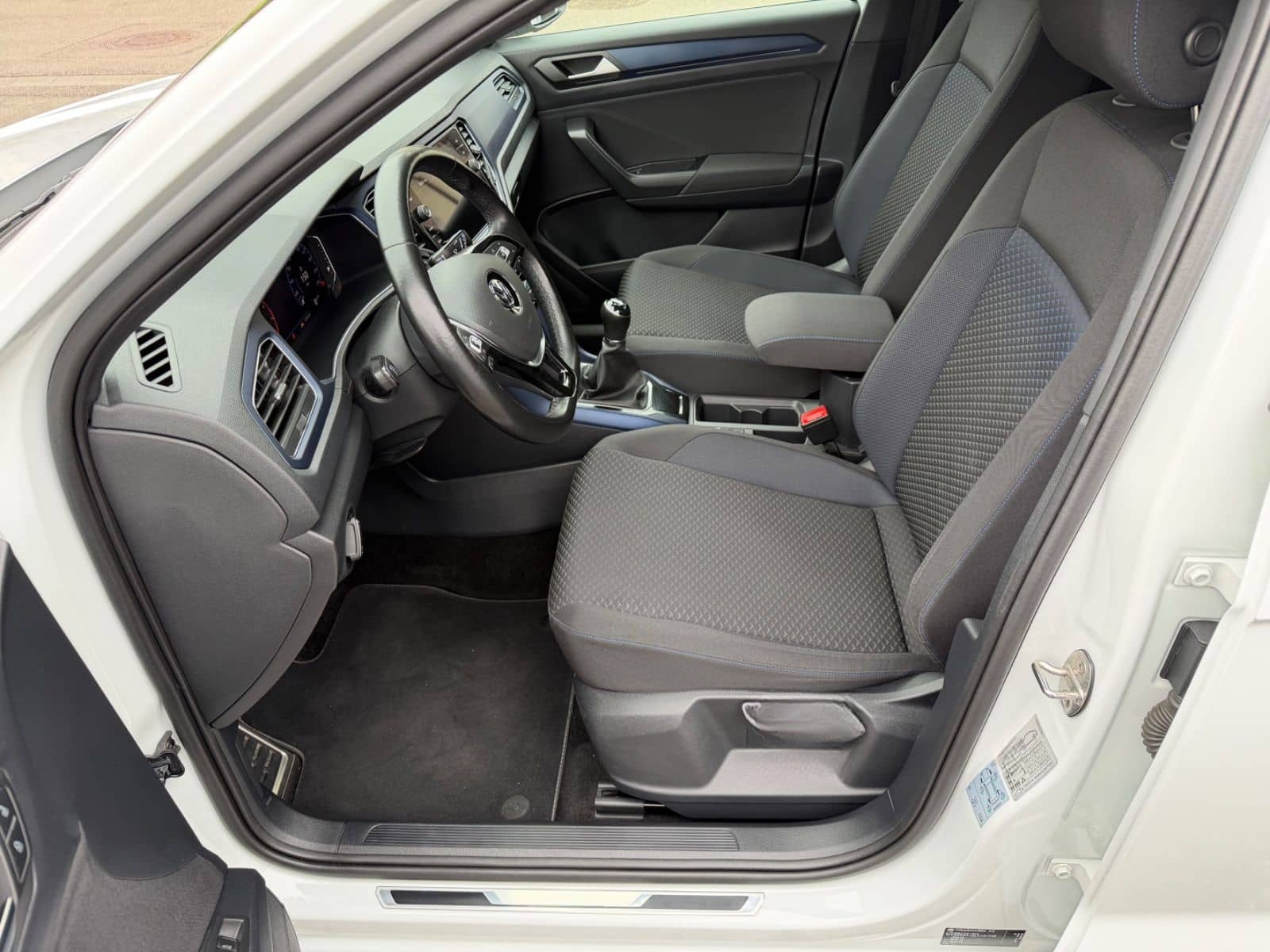 Volkswagen T-Roc United 1.5TSI Sthzg AHK Kam Nav 1Hd KD NEU foto 8