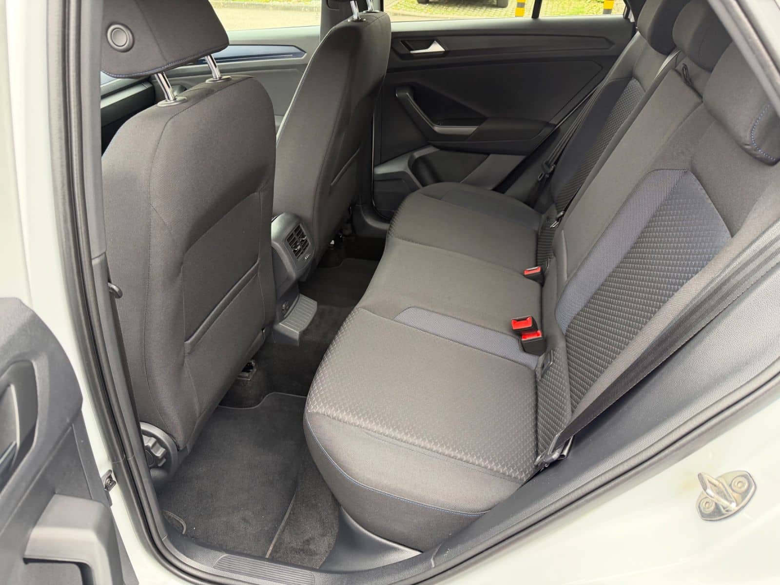 Volkswagen T-Roc United 1.5TSI Sthzg AHK Kam Nav 1Hd KD NEU foto 10