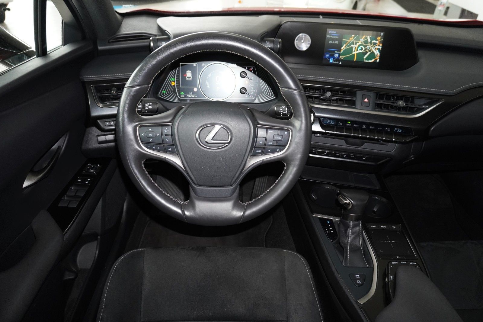 Lexus UX 250h Navi LED Kamera Lenkradhzg. foto 17