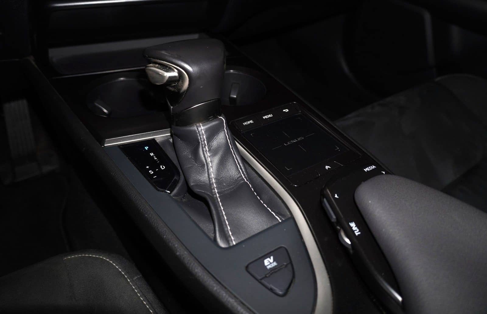 Lexus UX 250h Navi LED Kamera Lenkradhzg. foto 25