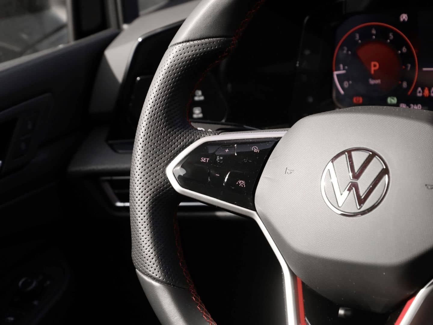 Volkswagen Golf VIII CLUBSPORT 2.0 DSG DCC NAVIPRO KEYLESS foto 12