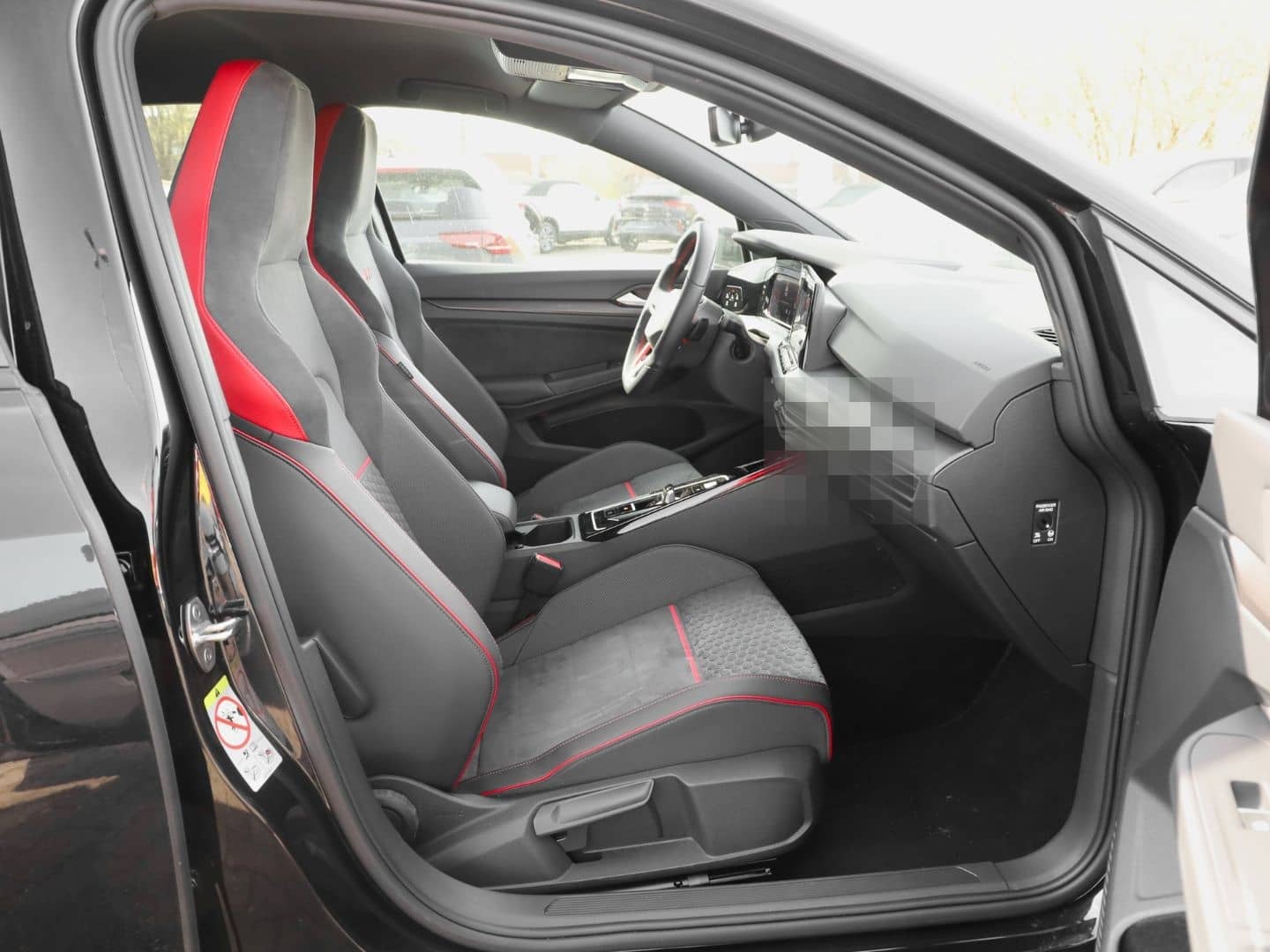 Volkswagen Golf VIII CLUBSPORT 2.0 DSG DCC NAVIPRO KEYLESS foto 3