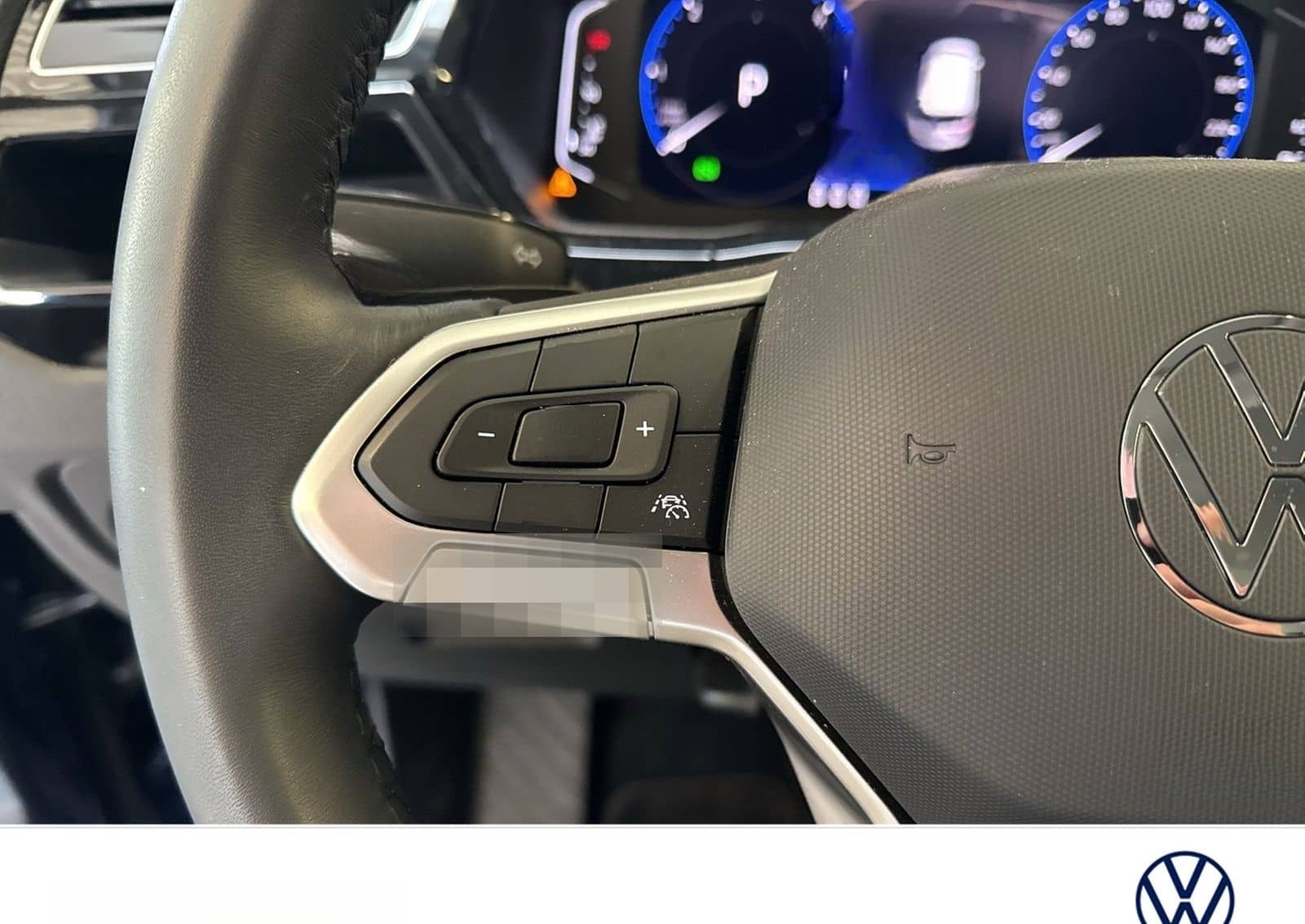 Volkswagen Touran 2.0 HIGHLINE AHK ACC LM17 NAVI CARPLAY foto 17