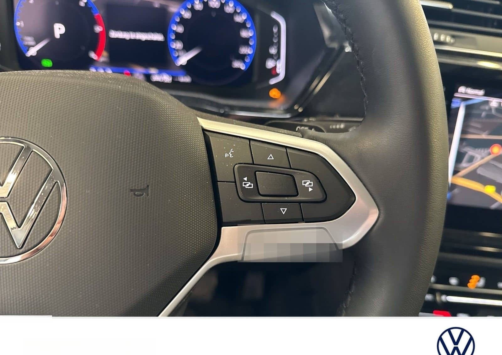 Volkswagen Touran 2.0 HIGHLINE AHK ACC LM17 NAVI CARPLAY foto 18