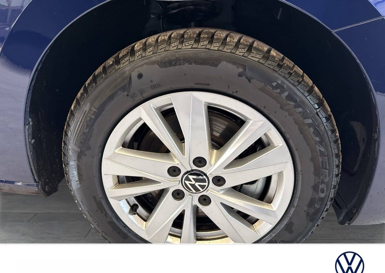 Volkswagen Touran 2.0 HIGHLINE AHK ACC LM17 NAVI CARPLAY foto 7