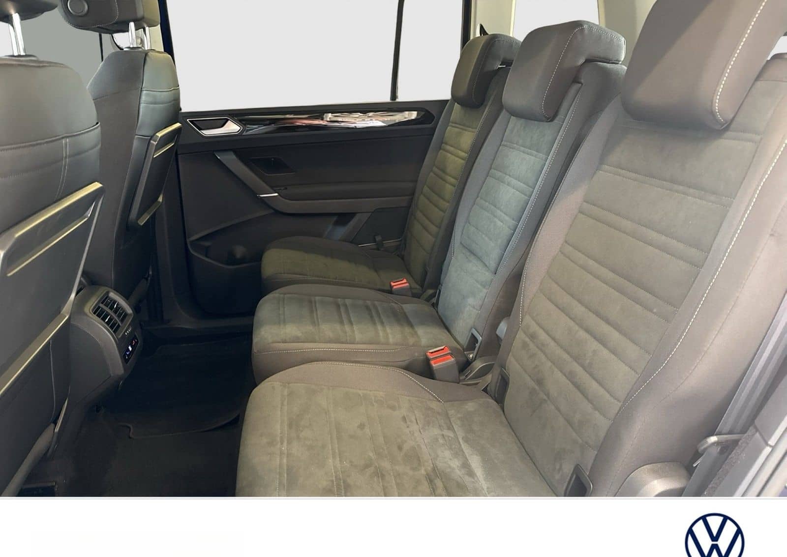 Volkswagen Touran 2.0 HIGHLINE AHK ACC LM17 NAVI CARPLAY foto 9