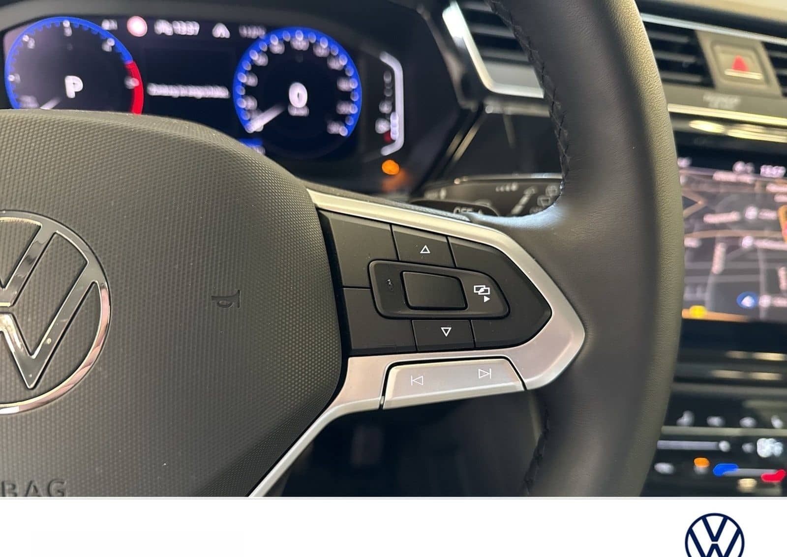 Volkswagen Touran 2.0 HIGHLINE AHK ACC LM17 NAVI LED foto 18