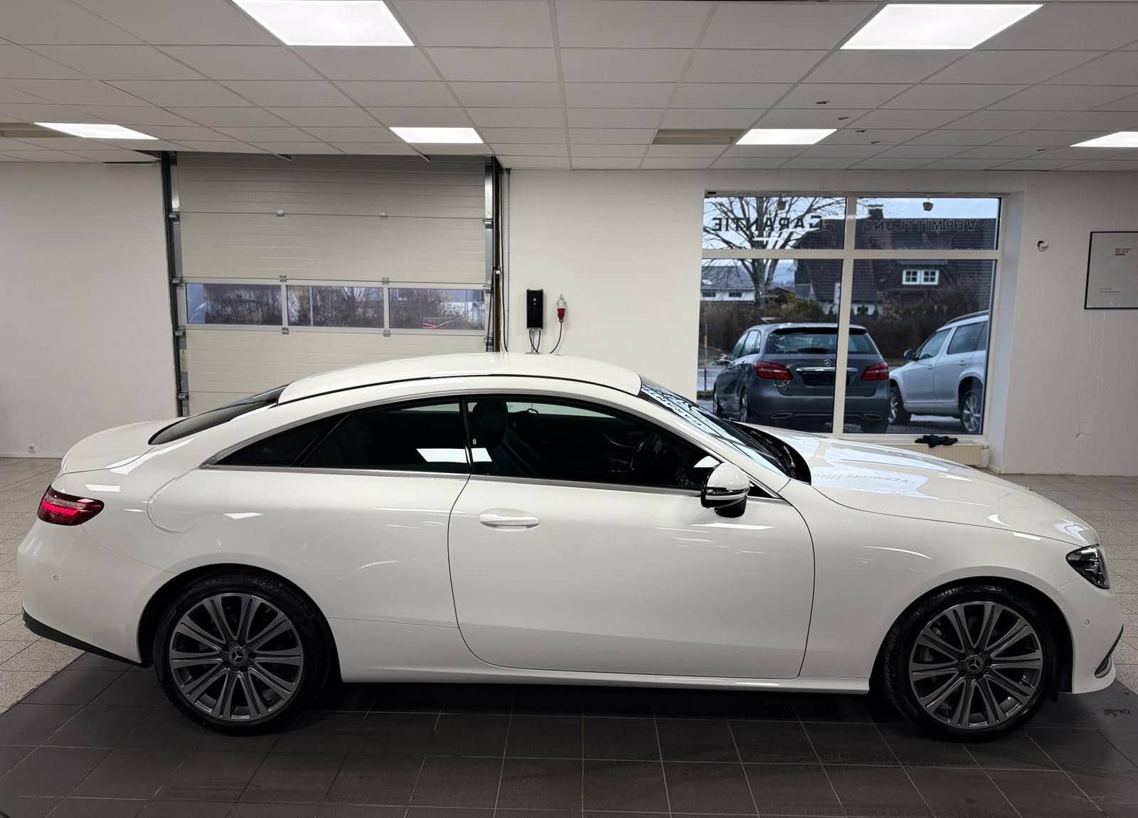 Mercedes-Benz E 200 Coupe 9G/Kamera/Keyless/Garantie/Burmester foto 3