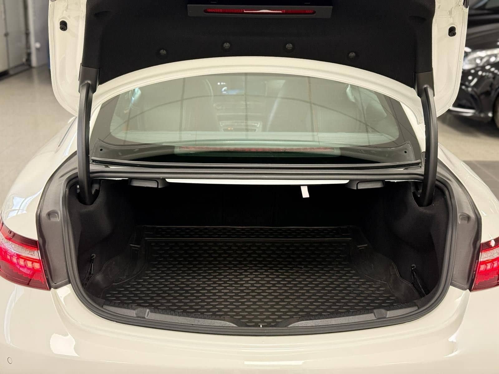 Mercedes-Benz E 200 Coupe 9G/Kamera/Keyless/Garantie/Burmester foto 6