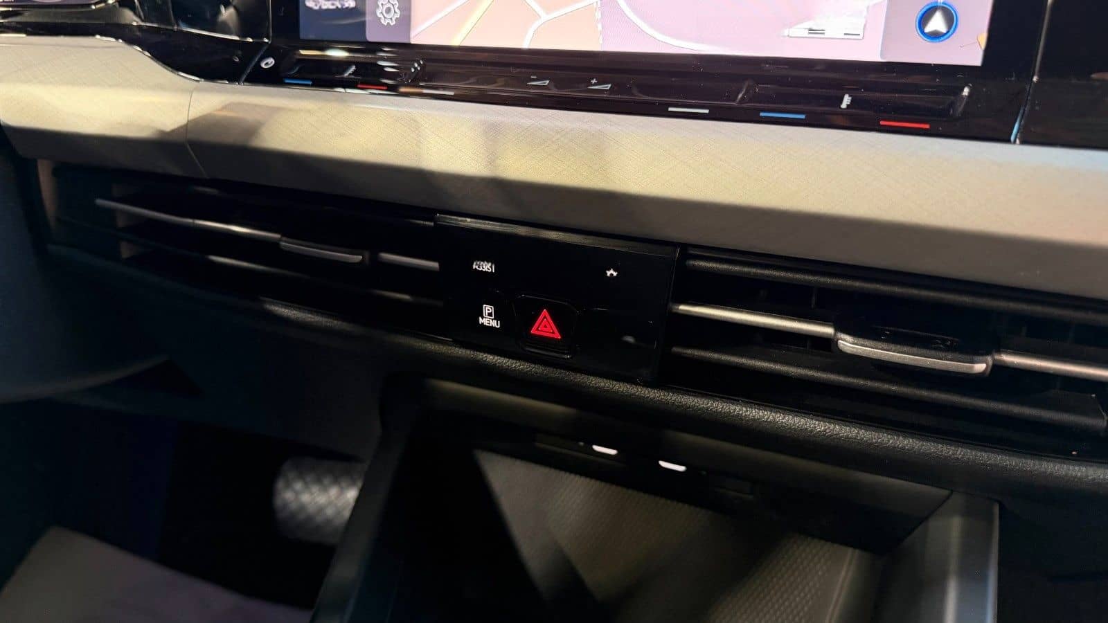 Volkswagen Golf VIII 2.0TDI DSG Var. Life ACC*LANE*KAM*AHK foto 22