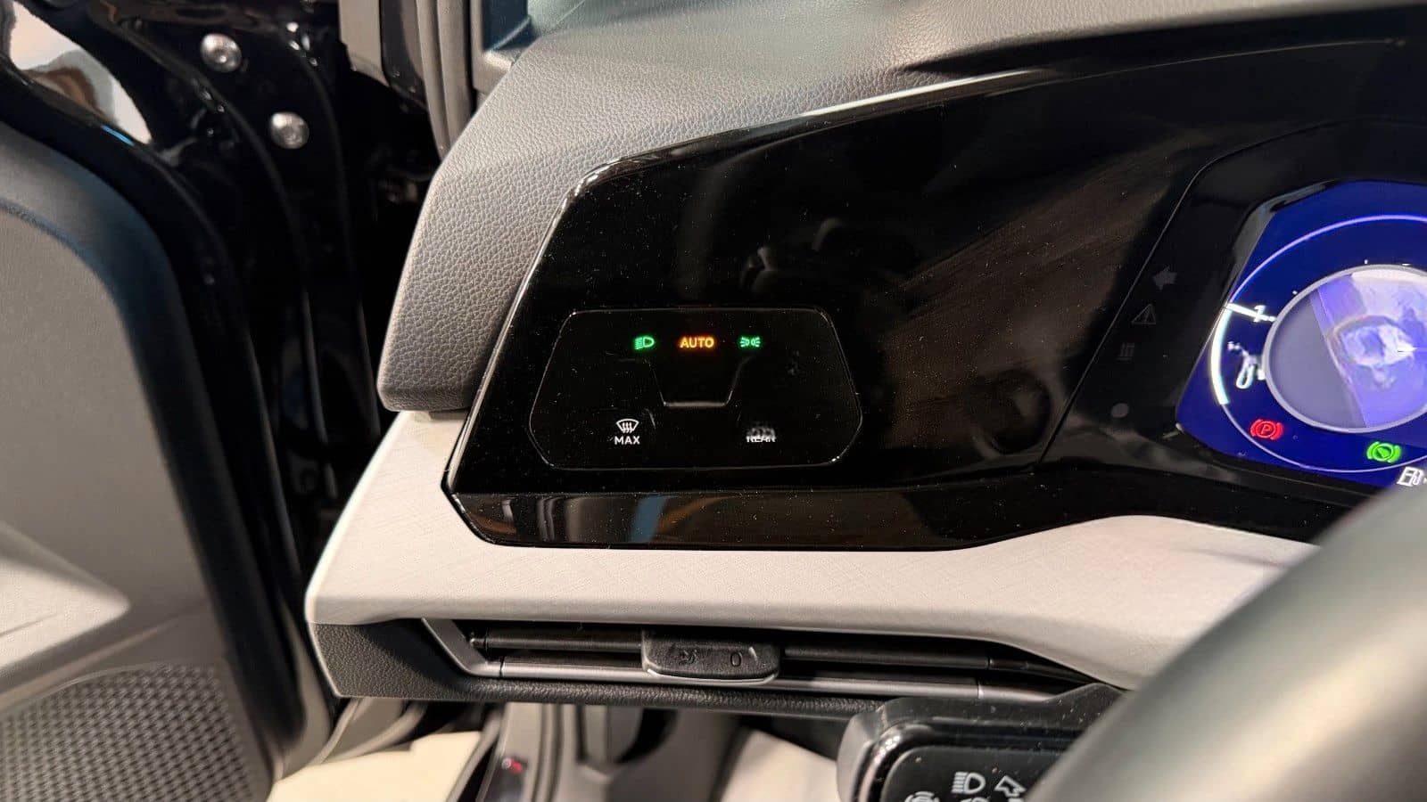 Volkswagen Golf VIII 2.0TDI DSG Var. Life ACC*LANE*KAM*AHK foto 25