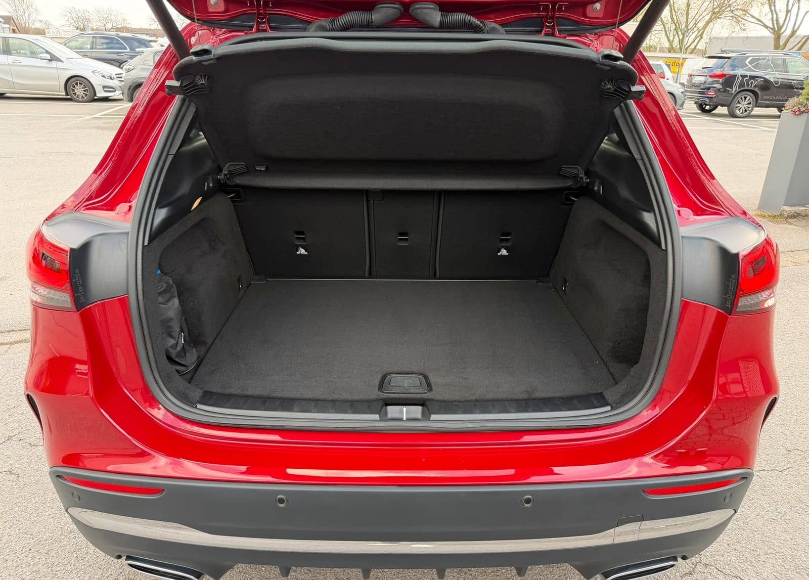 Mercedes-Benz GLA 250 AMG HUD DISTRONIC LED HP TOTWINKEL 360° foto 9