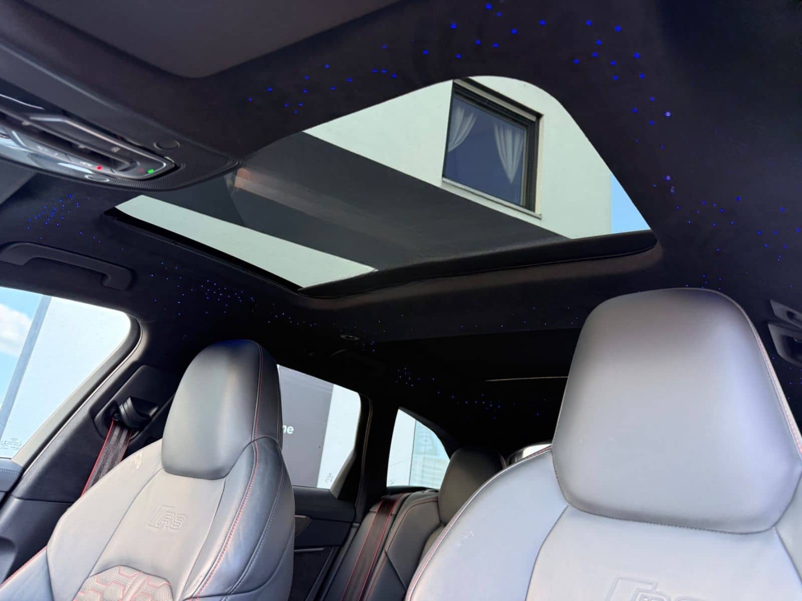 Audi RS6 Avant quattro/22"/Matrix/B&O/PANO/Carbon/360 foto 24