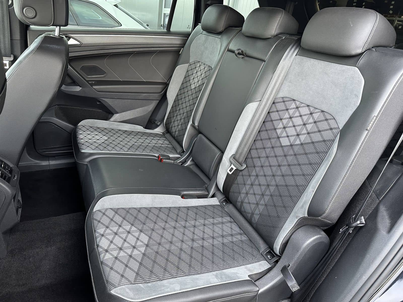 Volkswagen Tiguan Allspace 4M R-Line Black 7Sitzer AHK+360° foto 11