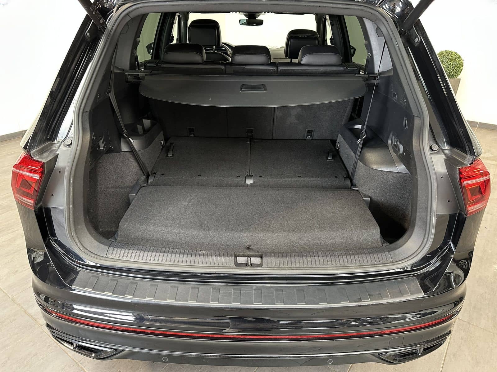 Volkswagen Tiguan Allspace 4M R-Line Black 7Sitzer AHK+360° foto 6