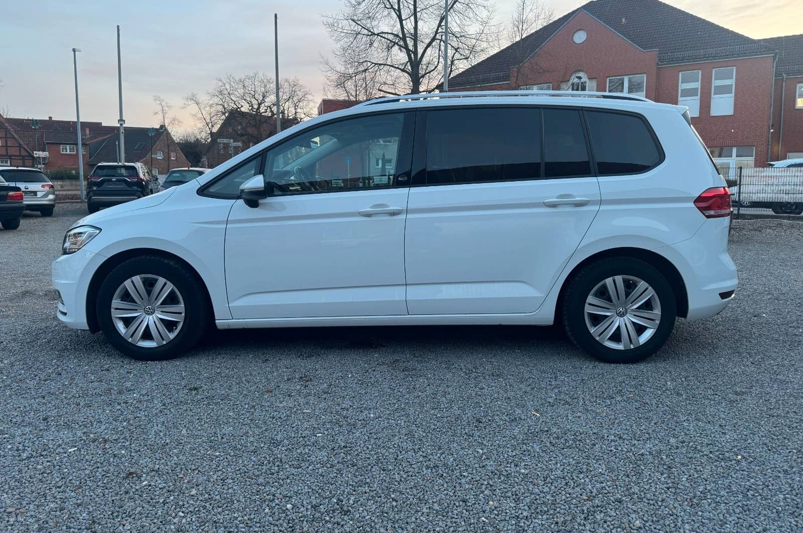 Volkswagen Touran 1.4 Sound*1.HAND*PANO*7 SITZER*ACC*DAB* foto 4