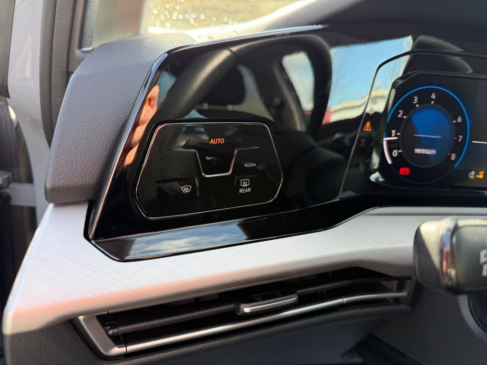 Volkswagen Golf VIII 1.5 TSI LIFE LEDplus+NAVI+ACC+SHZ+RFK foto 17