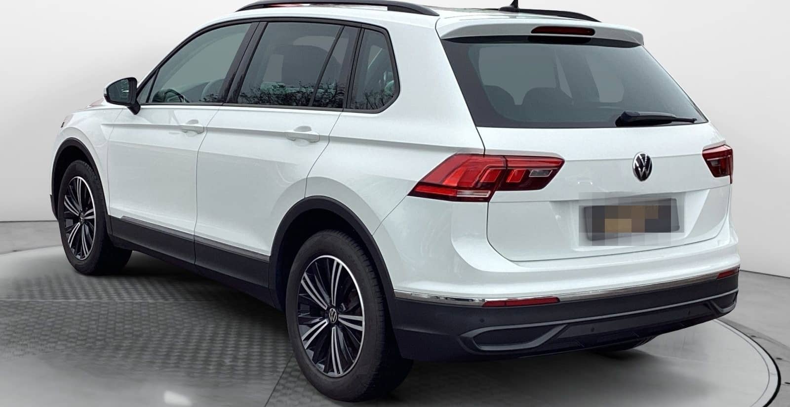 Volkswagen Tiguan 1.5TSI Life Navi LED AHK foto 4