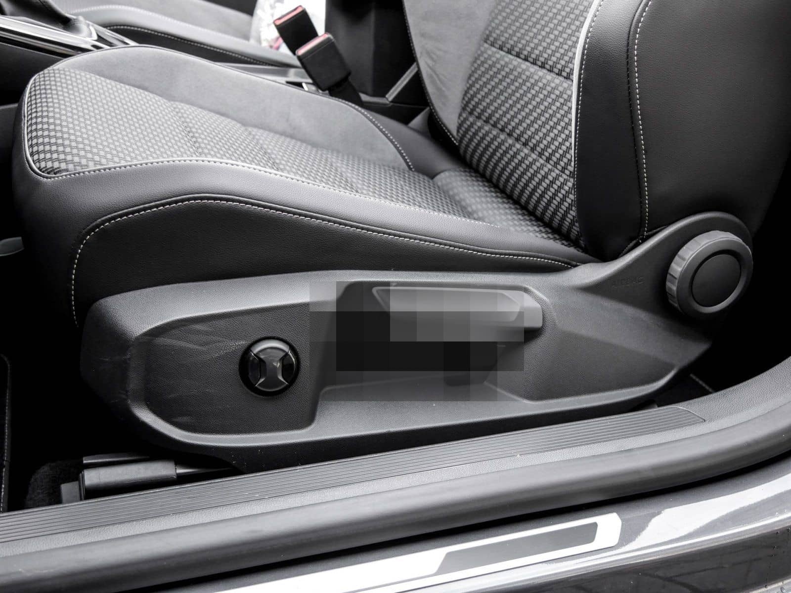 Volkswagen T-Roc Cabriolet R-Line 1.5 TSI DSG IQ.Light Navi foto 15