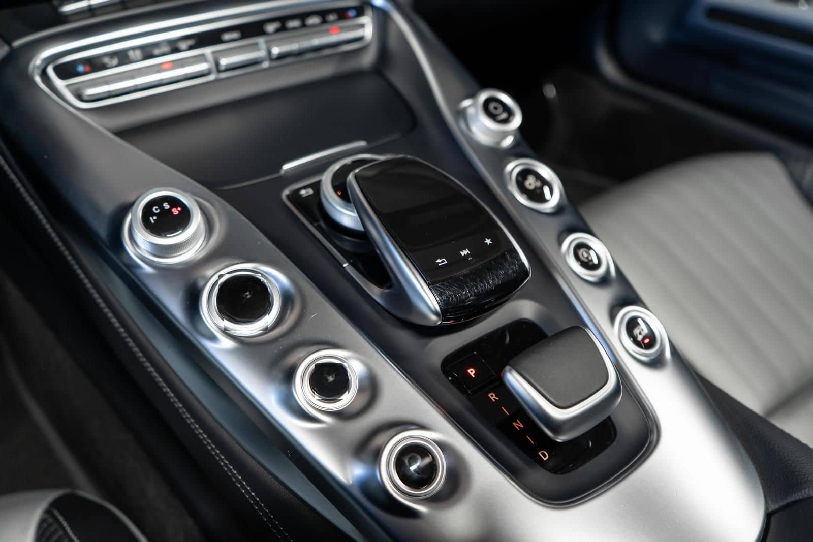 Mercedes-Benz AMG GT 4.0 V8 Airscarf Sportabgas BURMESTER foto 24