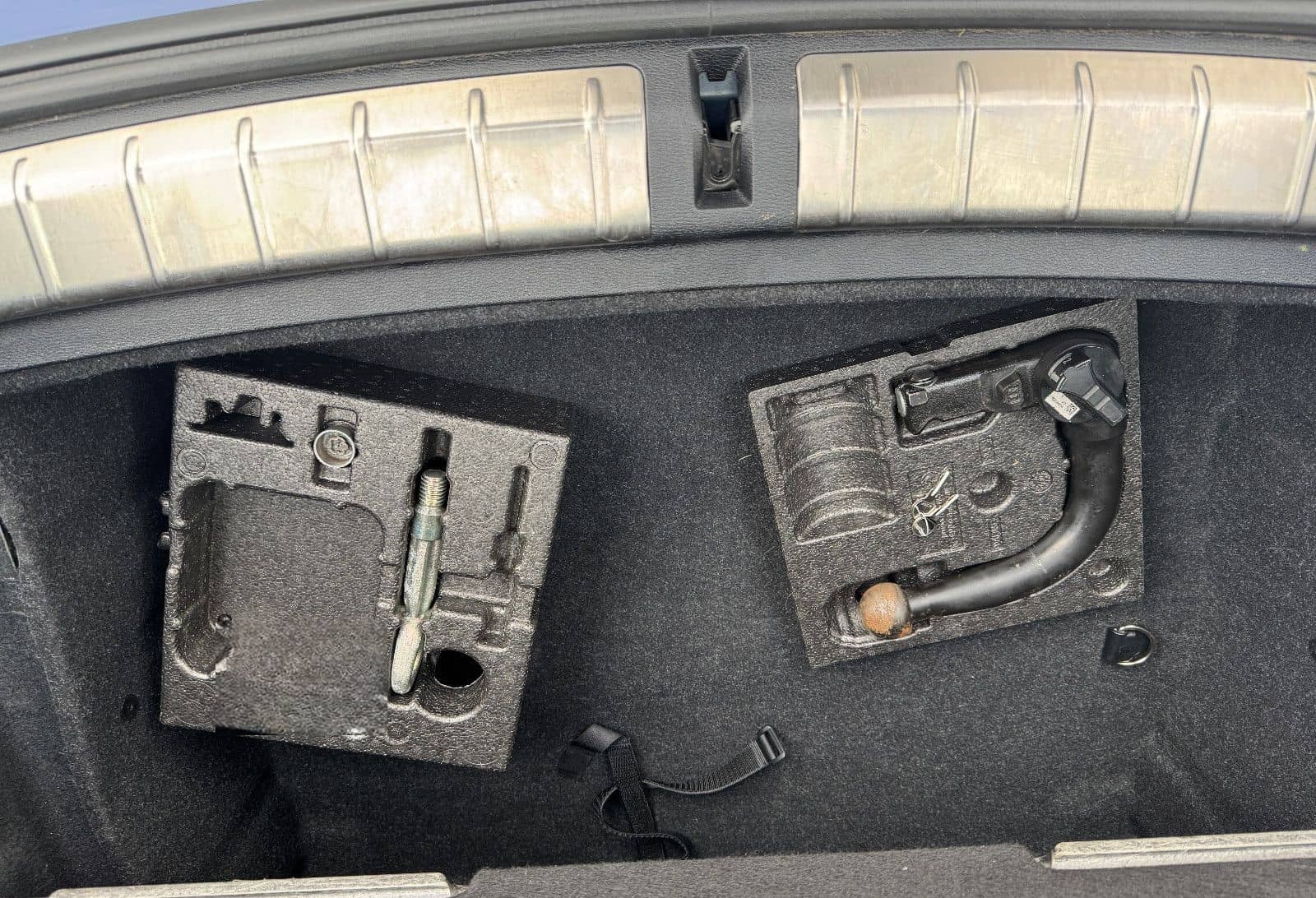 BMW X1 xDrive18d Sport Line Navi LED Leder AHK HiFi foto 16