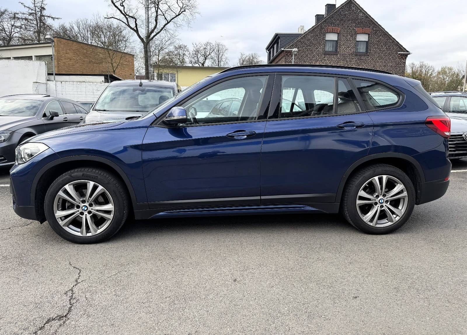 BMW X1 xDrive18d Sport Line Navi LED Leder AHK HiFi foto 3