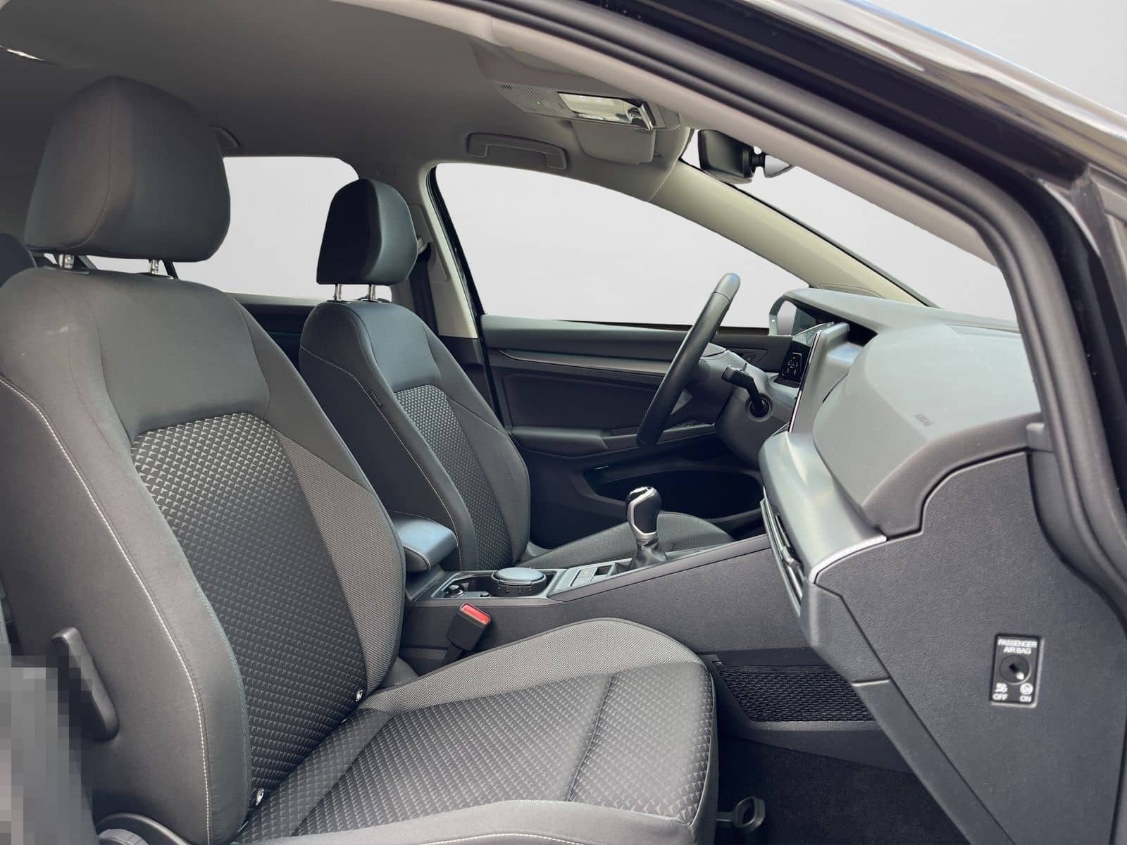 Volkswagen Golf VIII ACTIVE 1.5 TSI LED ACC NAVI SHZ REAR V foto 5