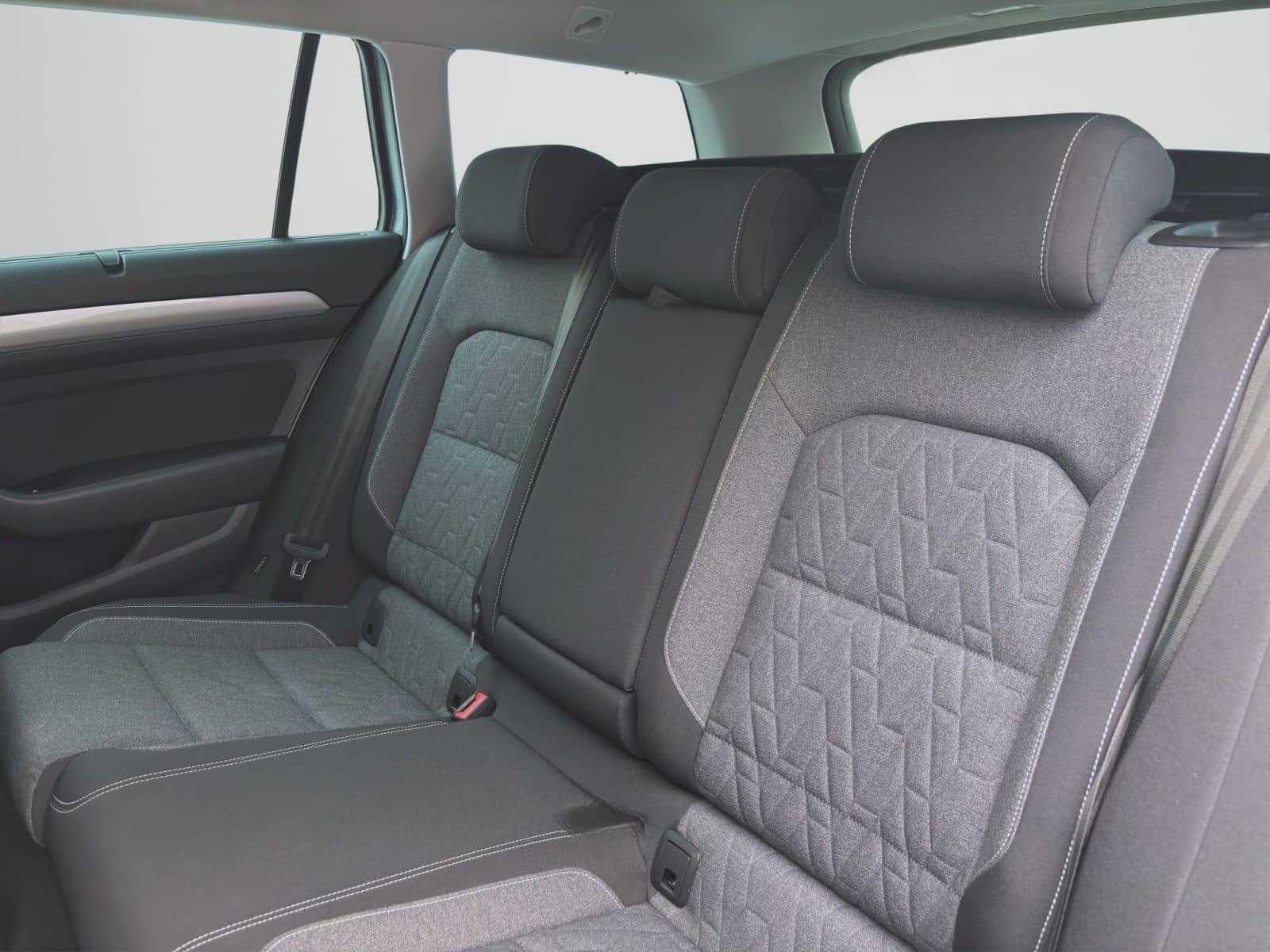 Volkswagen Passat Variant 2.0 TDI DSG BUSINESS AHK KAMERA N foto 15