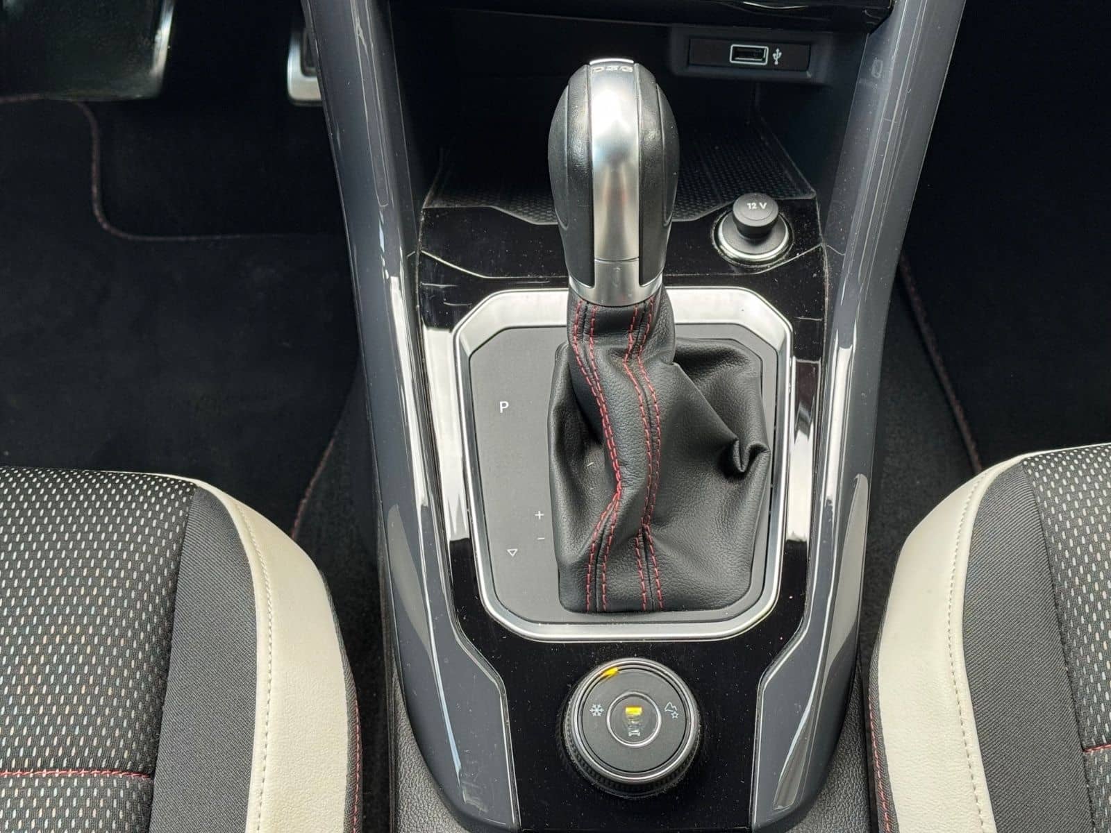 Volkswagen T-Roc Sport 4Motion 2.0TSI DSG 190PS/AHK/Nav/ACC foto 12