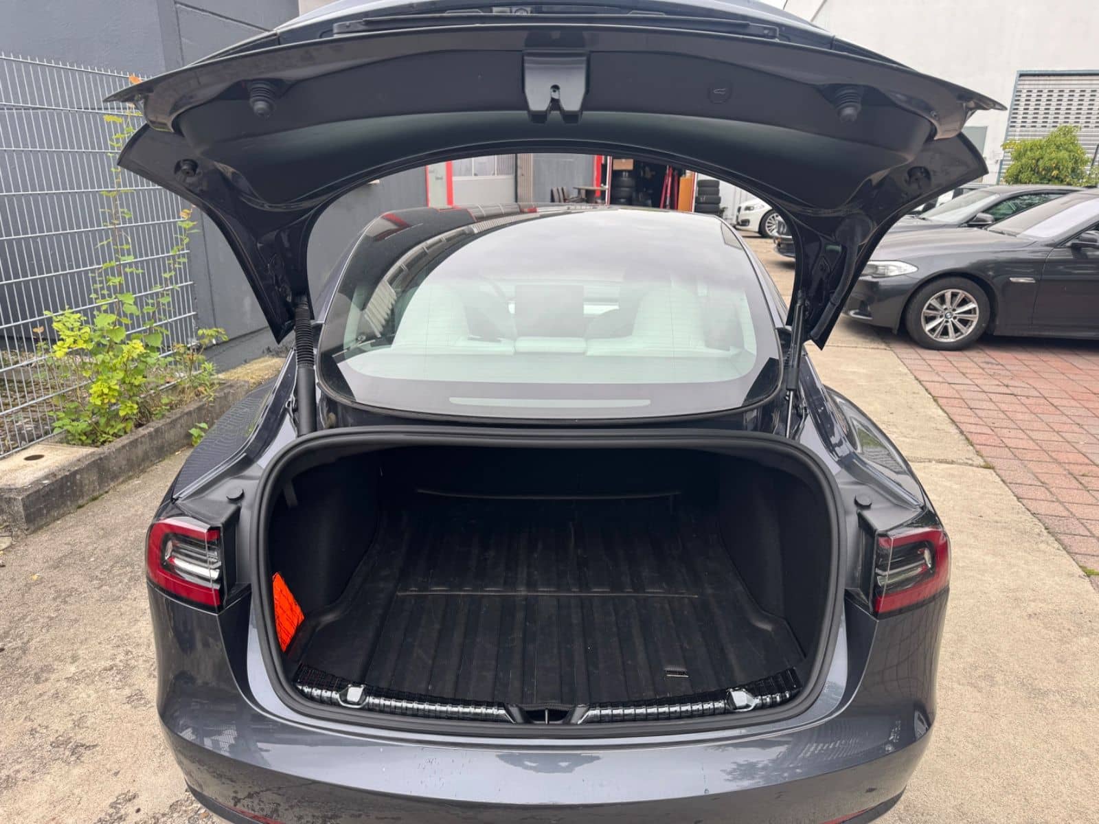 Tesla Model 3 Basis RWD*LEDER*KAMERA*1.HAND*SHZ*LED* foto 7