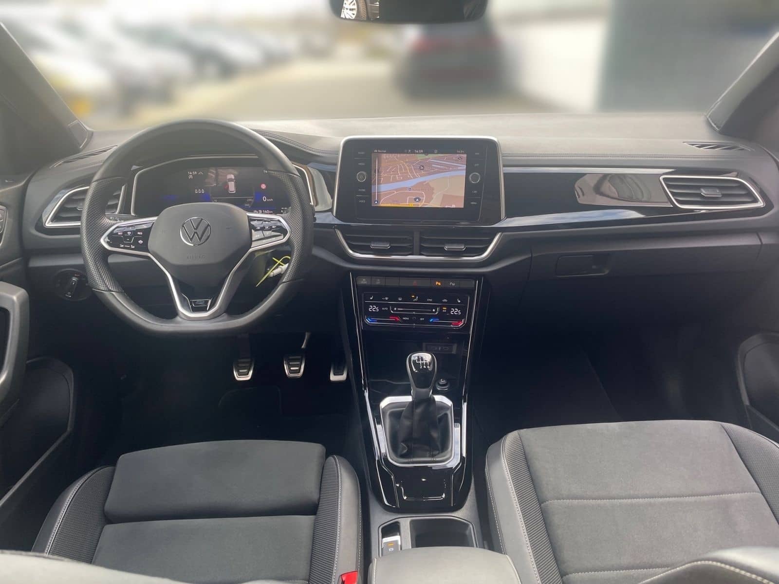 Volkswagen T-ROC R-Line 1.0TSI +LED+SHZ+KAMERA+NAVI+ foto 15