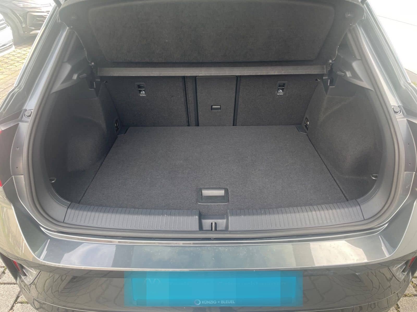 Volkswagen T-ROC R-Line 1.0TSI +LED+SHZ+KAMERA+NAVI+ foto 17