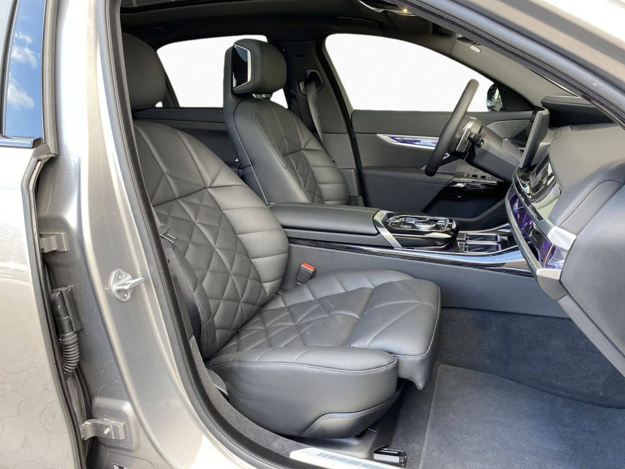 BMW 740d xDrive M SPORT AHK,SkyL,StHz,HUD,360° foto 11