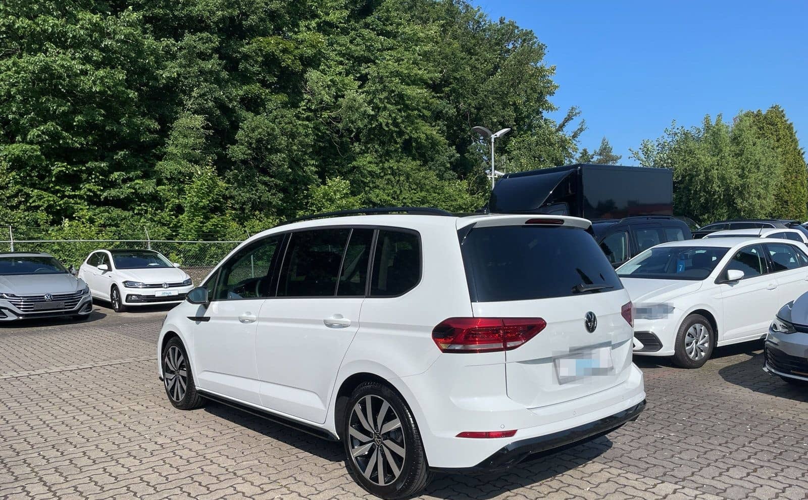 Volkswagen Touran R-Line TSi DSG Navi AZV beh. Frontsch. Hi foto 3