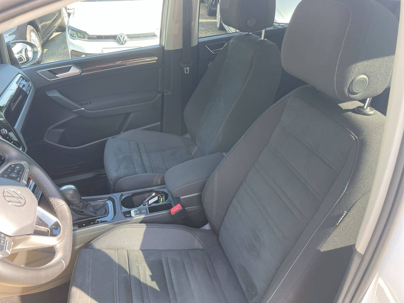 Volkswagen Touran R-Line TSi DSG Navi AZV beh. Frontsch. Hi foto 6