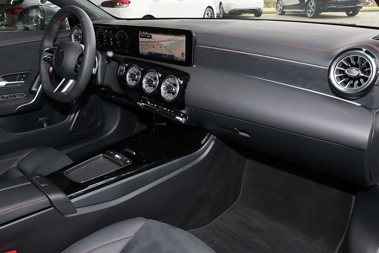 Mercedes-Benz CLA 200 Coupé AMG Edition+DISTRONIC+360°+18"+ foto 7