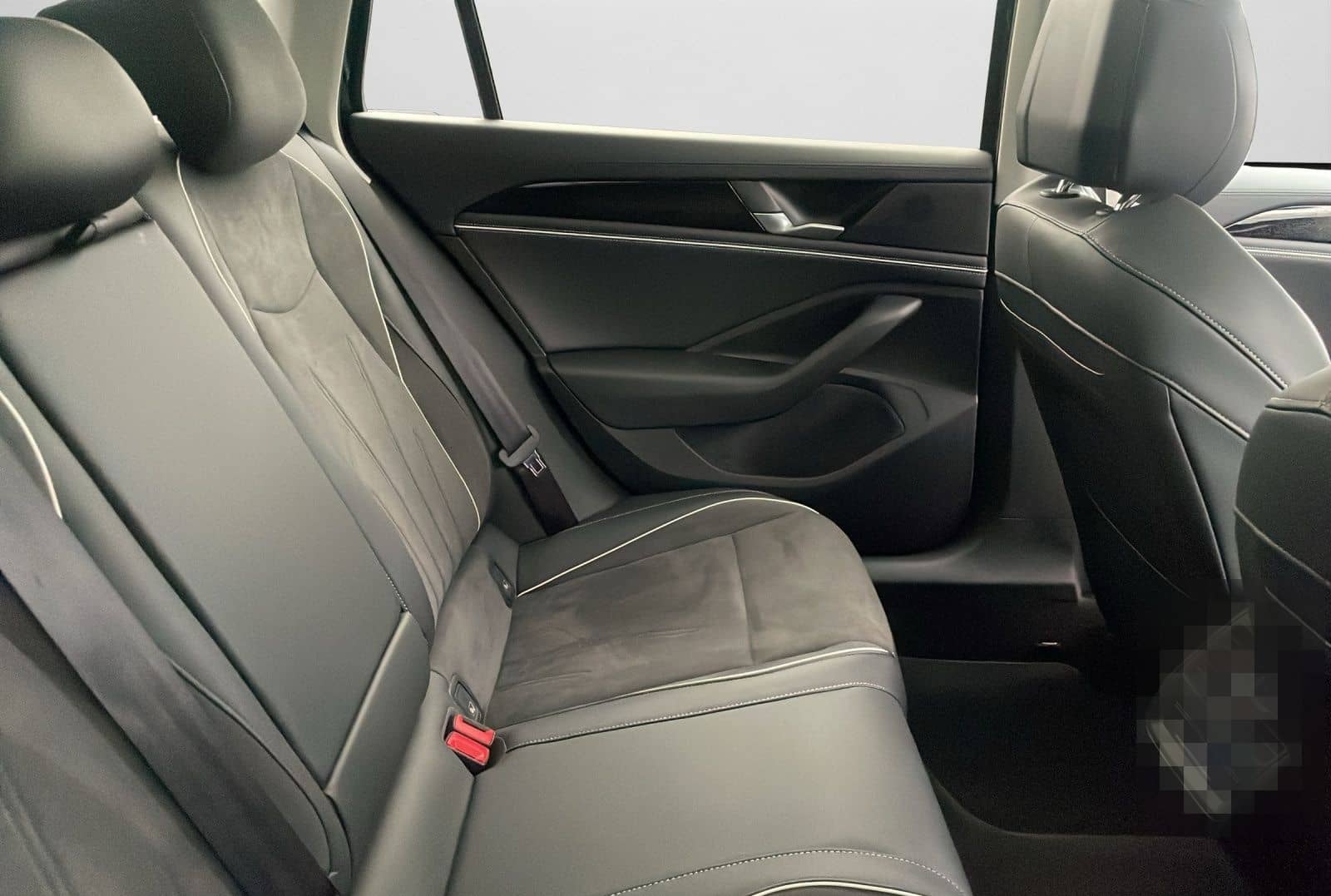 Volkswagen Passat Variant 2,0 TDI DSG AHK/RFK/NAVI/LED/IQ.D foto 4