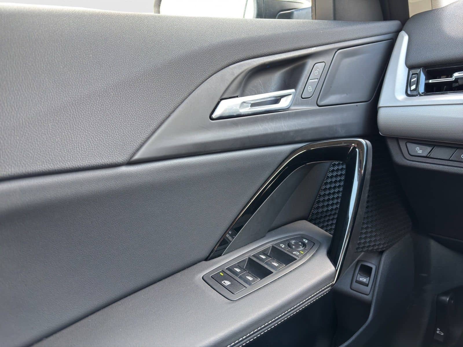 BMW X1 sDrive20i AHK/ Adapt. LED/ Keyless/ Pano foto 11