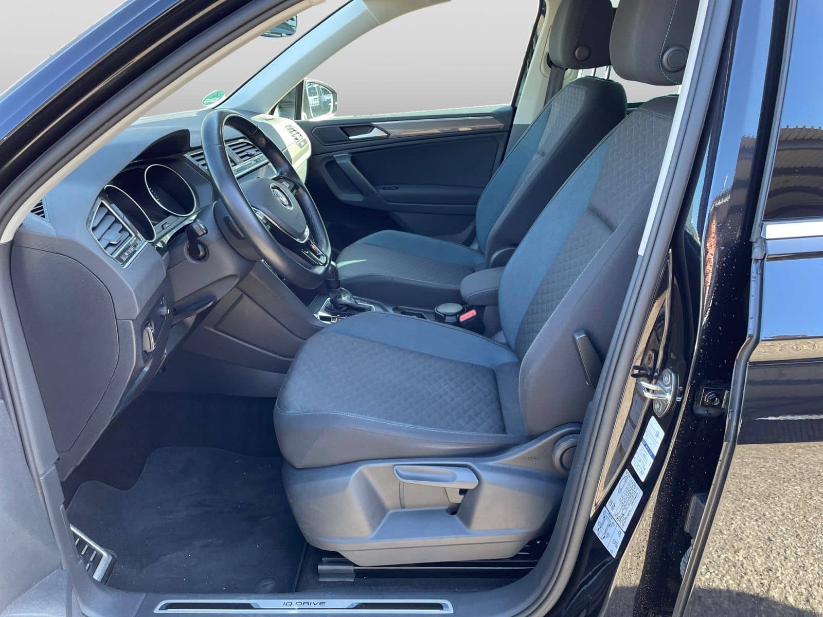 Volkswagen Tiguan IQ.DRIVE 1.5TSI DSG AHK STANDH LED CAM NA foto 14