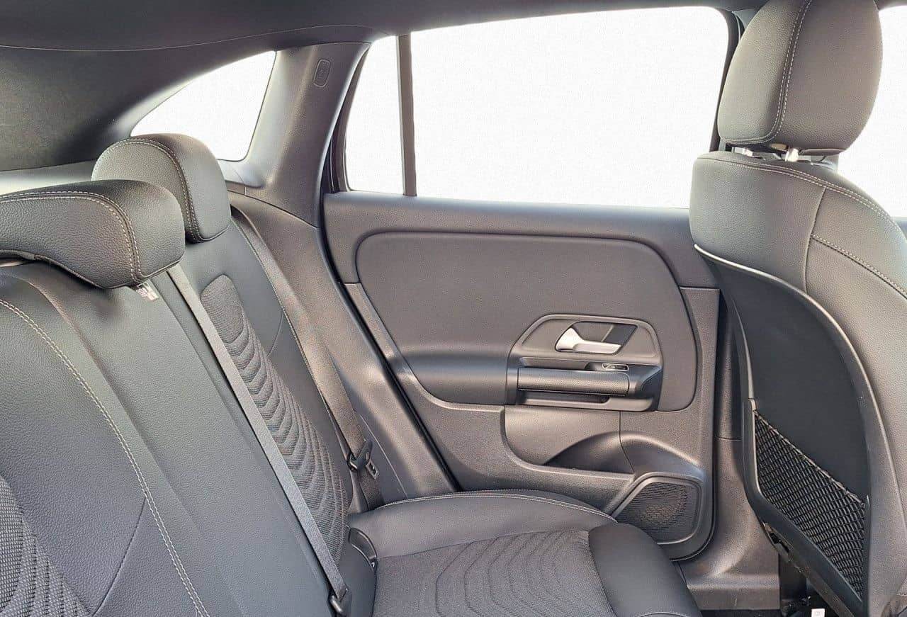 Mercedes-Benz GLA 200 d,AHK,NAVI,LED,Komfort,Shzg Klima foto 10