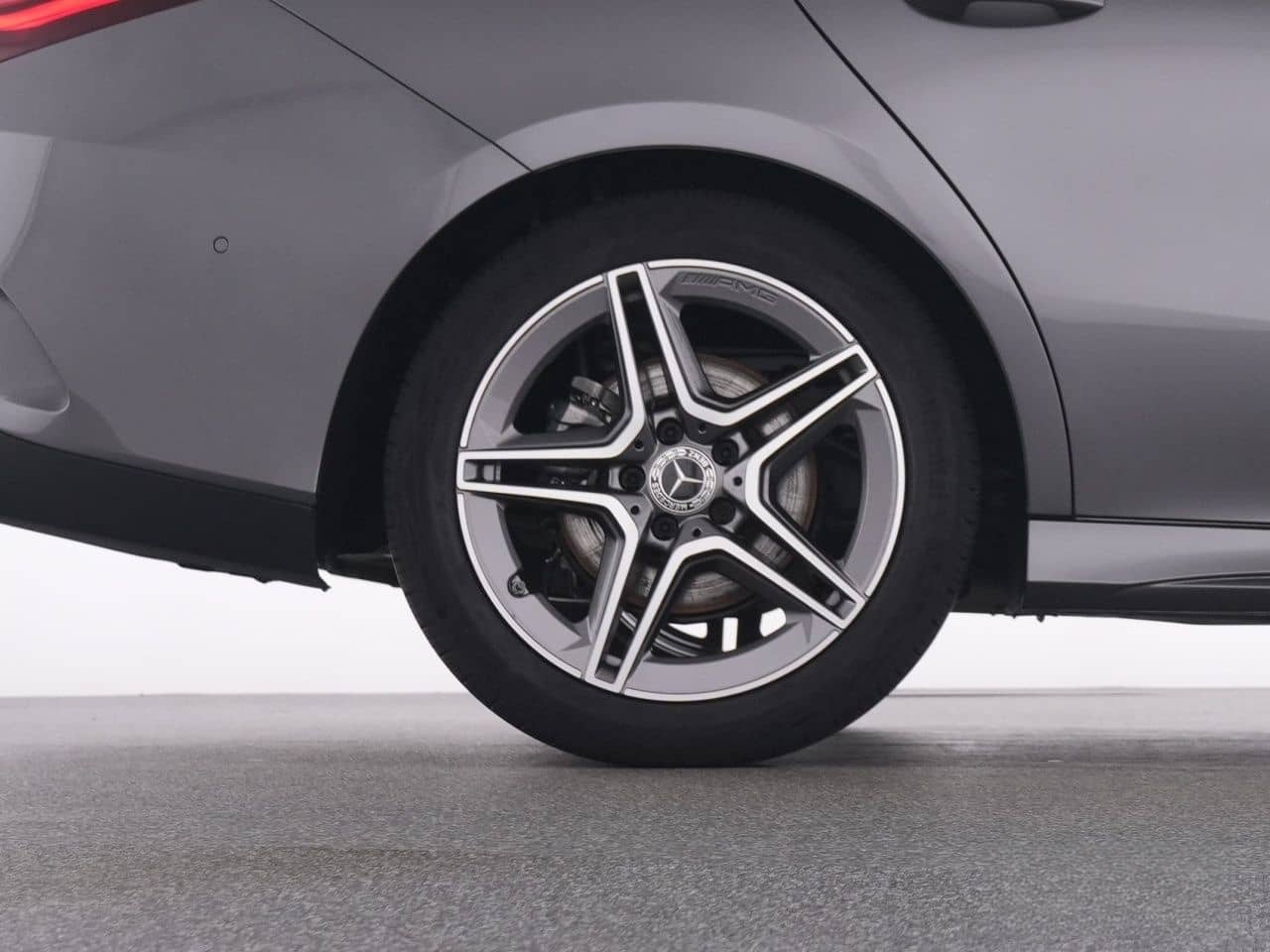 Mercedes-Benz CLA 200 d SB AMG+MBUX+MBeam+Pano+Burm+KeylGo+RFK foto 23